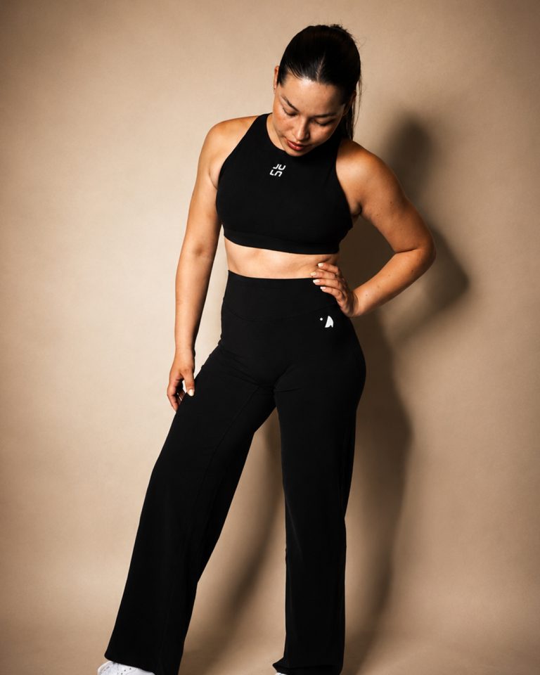 Essence flared leggings